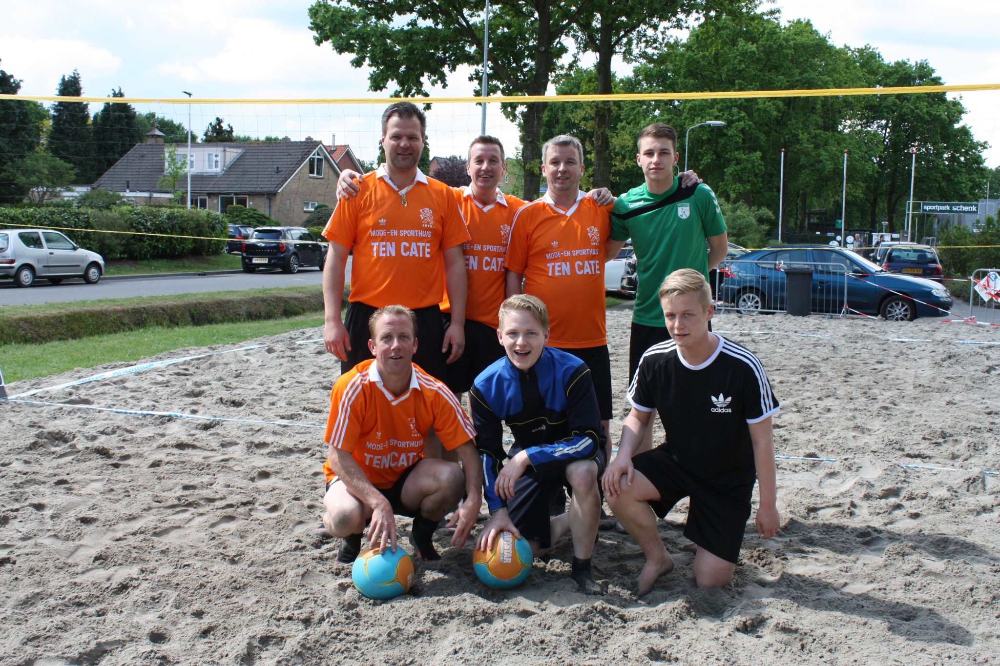 Team Veld 1, correctie veld 2 wint Beach voetvolley toernooi