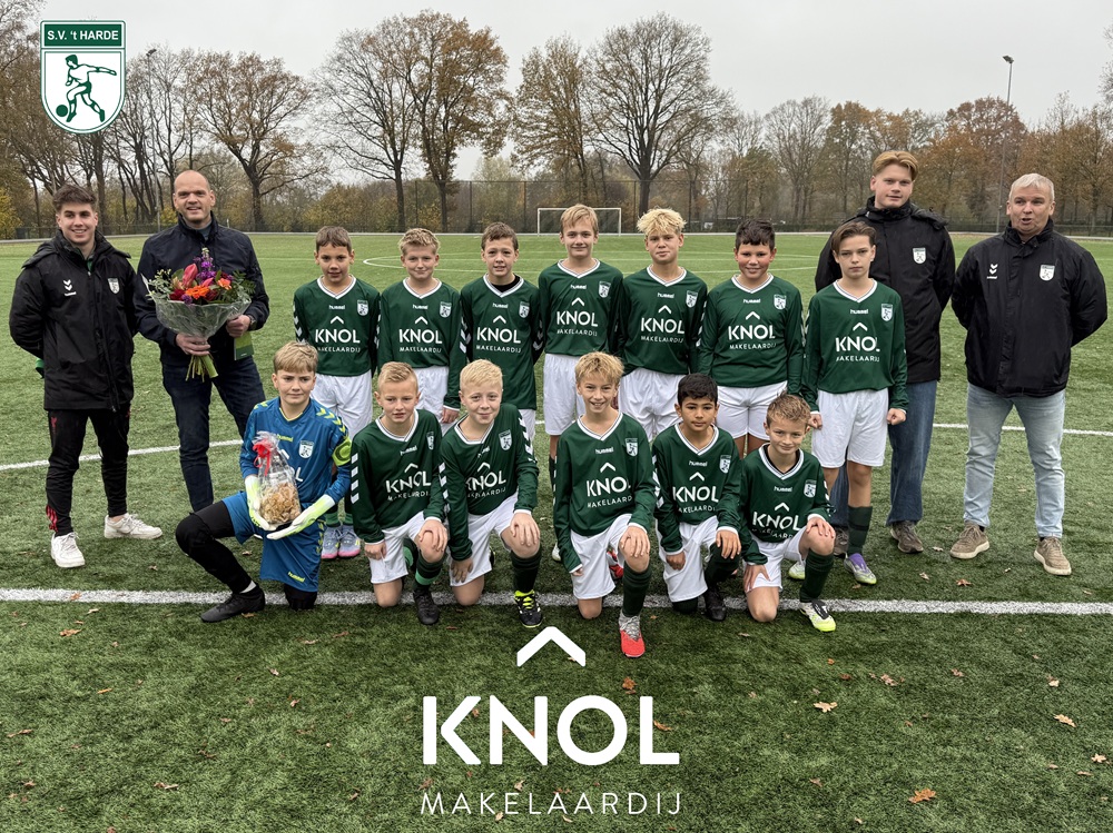 JO13-1 straalt in nieuwe tenues van Knol Makelaardij!
