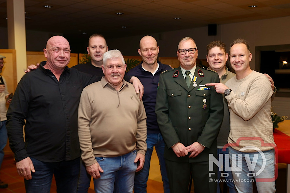 S.V. ‘t Harde eerste elftal verzorger Manfred Monsees met pensioen en Koninklijk onderscheiden