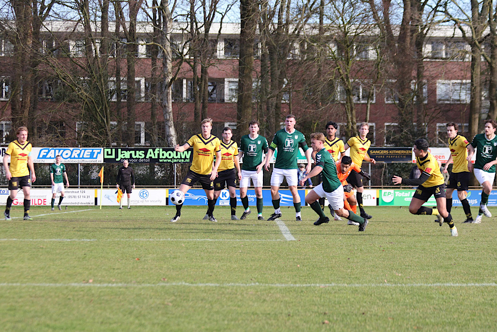 S.V. ’t Harde pakt knap punt bij koploper VIOS Vaassen (1-1)