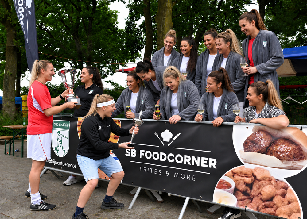 S.V. ’t Harde zoekt vrouwenvoetbalteams voor het jaarlijkse SB Foodcorner Bedrijventoernooi
