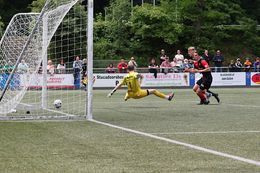 Eerste elftal S.V. ’t Harde handhaaft zich in de 3e klasse