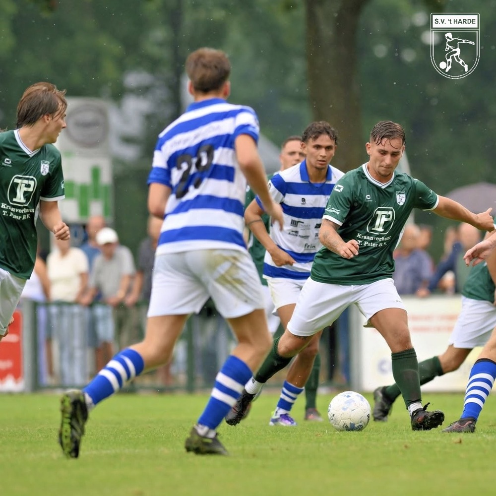 ESC en S.V. ’t Harde houden elkaar in evenwicht tijdens natte Contour VeluweCup-derby